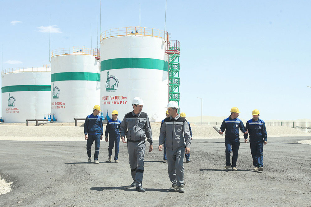 Oil workers in Balkan region repair 93 wells, produce 26,500 tons above plan